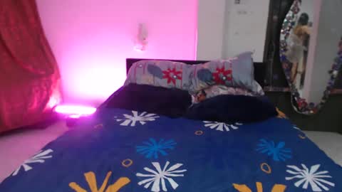 Lauren online show from October 2025 08:50:02 PM