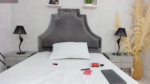 Lauren  online show from December 2025 03:07:01 PM