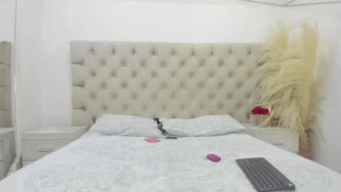 Lauren  online show from March 2026 11:32:01 PM