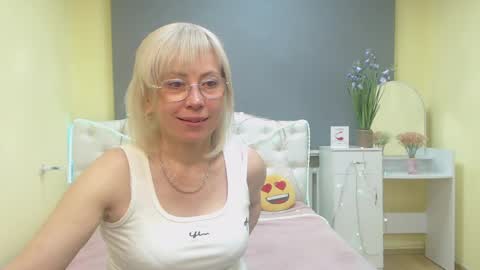 Snapshot of laurenwishy chatting on May 2026 06:20:01 AM Lauren online show from May 2026 06:20:01 AM
