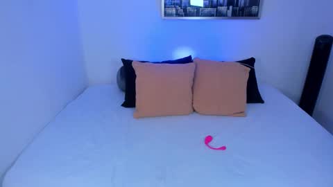 Lauren  online show from November 2025 10:52:02 PM