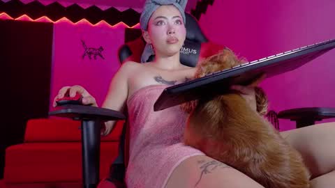 ANA LAURA online show from November 2025 09:48:01 PM