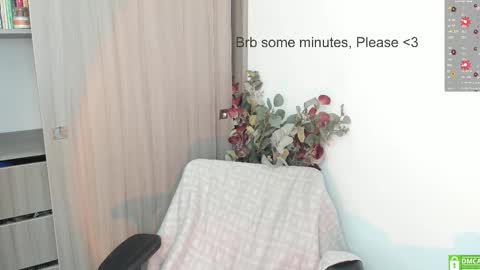 Snapshot of lauryn_chills chatting on January 2026 09:27:01 PM Lauryn online show from January 2026 09:27:01 PM