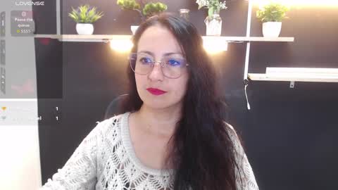 Laury  online show from April 2026 04:37:01 PM