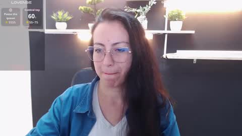 Snapshot of lauryn_jones chatting on April 2026 07:31:02 PM Laury online show from April 2026 07:31:02 PM