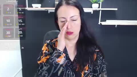 Snapshot of lauryn_jones chatting on June 2026 04:49:01 PM Laury online show from June 2026 04:49:01 PM