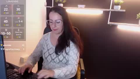 Snapshot of lauryn_jones chatting on July 2026 09:43:01 PM Laury online show from July 2026 09:43:01 PM