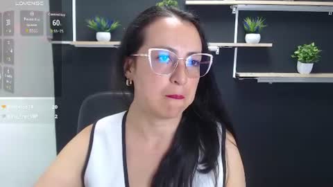 Snapshot of lauryn_jones chatting on July 2026 06:01:02 PM Laury online show from July 2026 06:01:02 PM