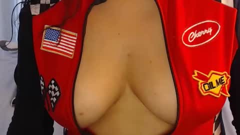 Laura online show from March 2026 07:09:01 PM