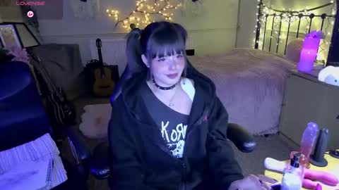 Lavenderrzz online show from February 2026 03:23:02 PM