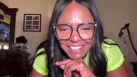 Snapshot of lavishly69 chatting on October 2025 01:25:01 AM Brownsugar69 online show from October 2025 01:25:01 AM