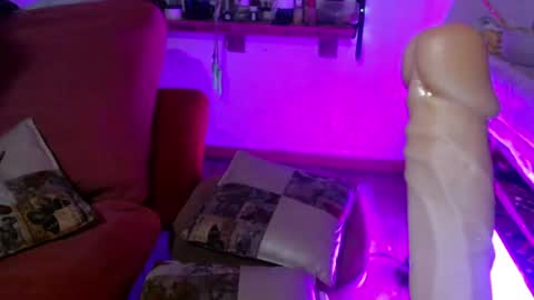 Laye19 online show from December 2024 09:00:01 AM