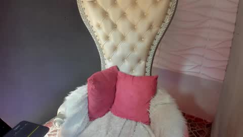 Layla online show from March 2026 07:24:02 PM