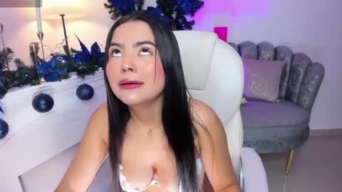 Layla Breezee online show from December 2025 12:45:01 PM