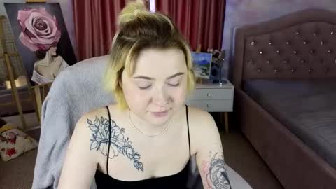 Snapshot of layla_cookies chatting on November 2025 06:01:01 AM Layla online show from November 2025 06:01:01 AM