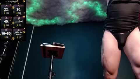 Layla   help me with your thumbs up its important  online show from November 2025 09:30:01 AM