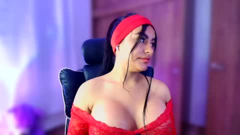 Snapshot of layla_nicols chatting on April 2026 03:40:02 AM Layla online show from April 2026 03:40:02 AM
