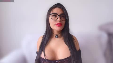 Snapshot of layla_nicols chatting on May 2026 04:23:02 PM Layla online show from May 2026 04:23:02 PM