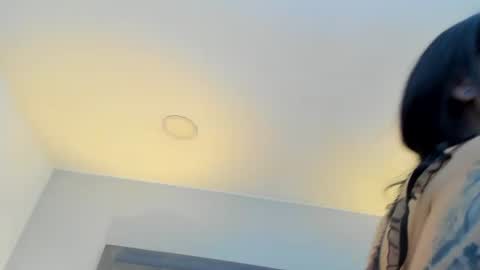 Snapshot of laylaadoll_ chatting on June 2026 05:57:02 PM Lau online show from June 2026 05:57:02 PM