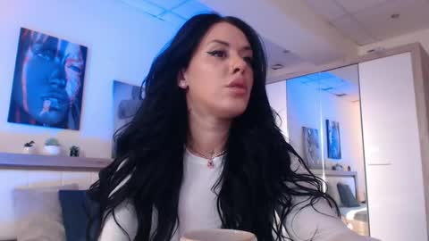 laylacruz online show from March 2025 05:40:01 AM