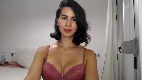 Snapshot of layladarkeyes chatting on September 2025 04:07:01 PM Layla online show from September 2025 04:07:01 PM