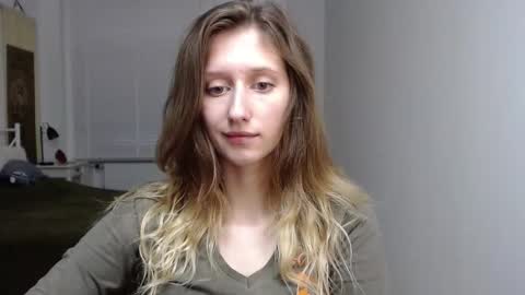 Snapshot of leadesire chatting on October 2025 09:23:01 AM LEA online show from October 2025 09:23:01 AM