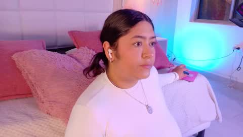 Leah online show from September 2025 03:45:01 PM