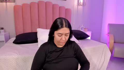 Leah online show from November 2025 01:28:01 PM