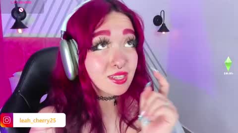 Snapshot of leah_cherry chatting on June 2026 10:52:01 PM Leah online show from June 2026 10:52:01 PM