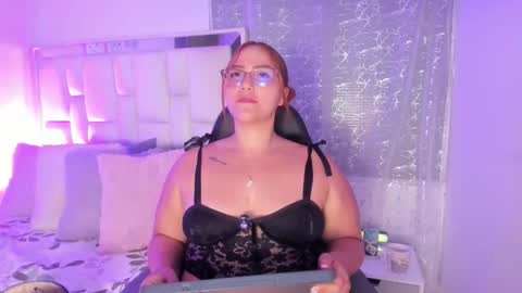 Leah  online show from April 2026 02:07:01 AM