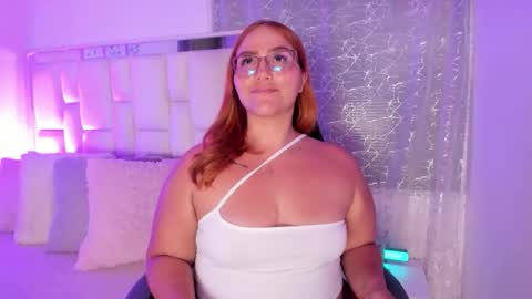 Snapshot of leahbarker chatting on May 2026 03:01:01 AM Leah online show from May 2026 03:01:01 AM