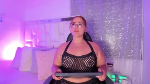 Snapshot of leahbarker chatting on May 2026 02:08:02 AM Leah online show from May 2026 02:08:02 AM
