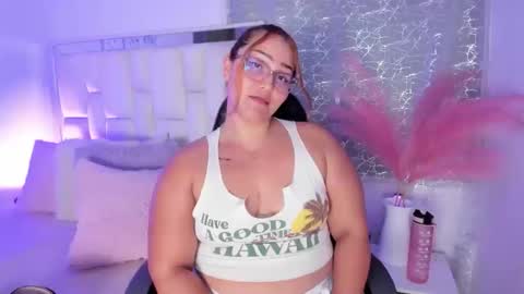 Snapshot of leahbarker chatting on May 2026 02:19:02 AM Leah online show from May 2026 02:19:02 AM