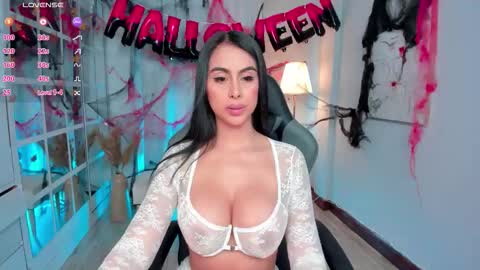 Leah Jones online show from October 2025 02:04:01 PM