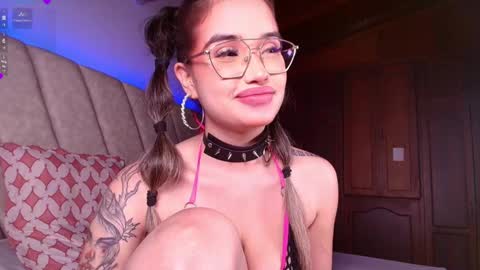 Snapshot of leahprada_ chatting on January 2025 08:55:01 PM Instagram Leahprada online show from January 2025 08:55:01 PM