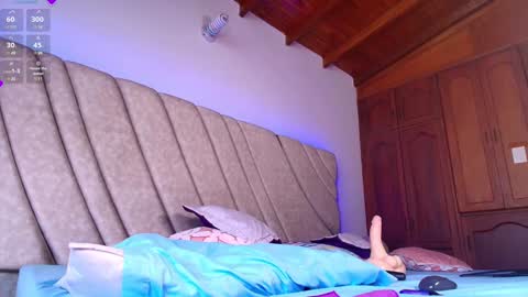 Snapshot of leahprada_ chatting on January 2025 07:35:02 PM Instagram Leahprada online show from January 2025 07:35:02 PM