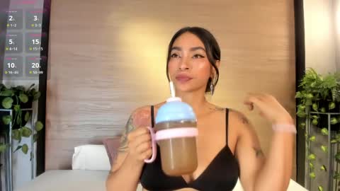 Snapshot of leamonroe__ chatting on June 2026 12:20:01 PM Hey Im Lea online show from June 2026 12:20:01 PM