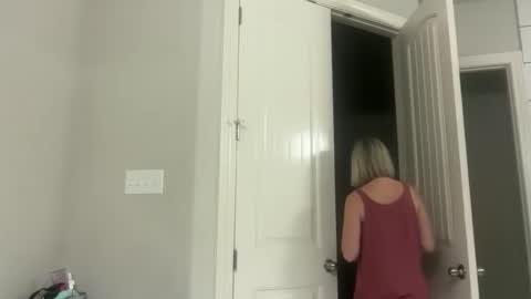 leanneluxecouple online show from November 2025 12:27:02 PM