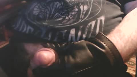 Snapshot of leather_gloves_wanker chatting on November 2025 10:04:02 AM smalldick2inches online show from November 2025 10:04:02 AM