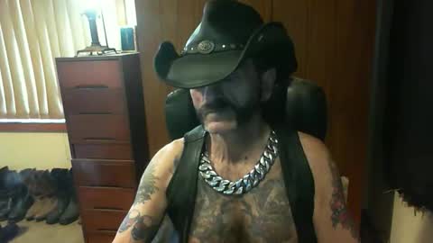leathergreaser online show from October 2025 08:42:01 PM