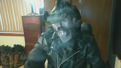 Snapshot of leathergreaser chatting on June 2026 09:28:01 PM leathergreaser online show from June 2026 09:28:01 PM