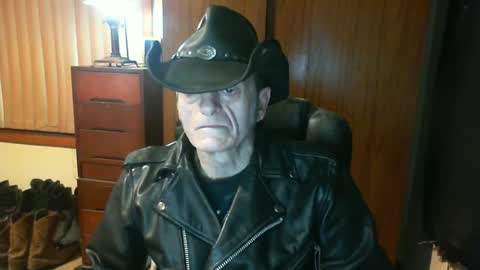 Snapshot of leathergreaser chatting on July 2026 08:04:01 PM leathergreaser online show from July 2026 08:04:01 PM