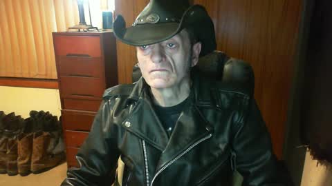 Snapshot of leathergreaser chatting on July 2026 07:32:01 PM leathergreaser online show from July 2026 07:32:01 PM