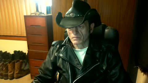 Snapshot of leathergreaser chatting on July 2026 07:23:02 AM leathergreaser online show from July 2026 07:23:02 AM