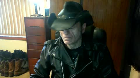 Snapshot of leathergreaser chatting on July 2026 11:07:02 PM leathergreaser online show from July 2026 11:07:02 PM