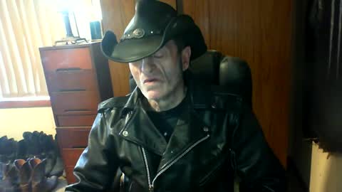 Snapshot of leathergreaser chatting on July 2026 02:05:17 AM leathergreaser online show from July 2026 02:05:17 AM