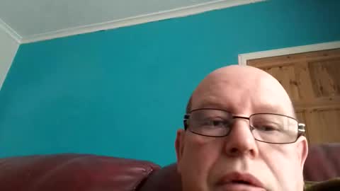 Snapshot of leatherpants68 chatting on April 2026 03:32:01 PM leatherpants68 online show from April 2026 03:32:01 PM