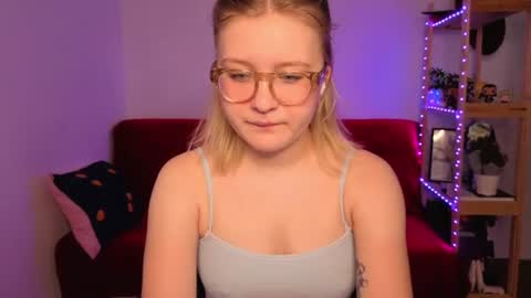 Snapshot of leazy_peasy chatting on July 2026 06:40:02 AM Ellie online show from July 2026 06:40:02 AM