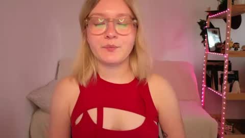 Snapshot of leazy_peasy chatting on July 2026 07:04:02 AM Ellie online show from July 2026 07:04:02 AM