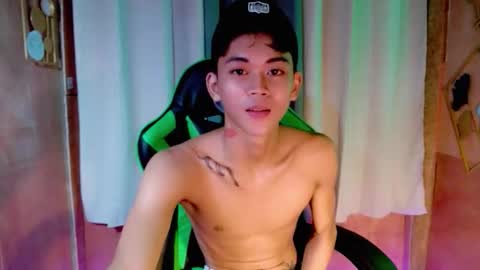 Snapshot of leemoreno18 chatting on October 2025 10:11:02 AM leemoreno18 online show from October 2025 10:11:02 AM
